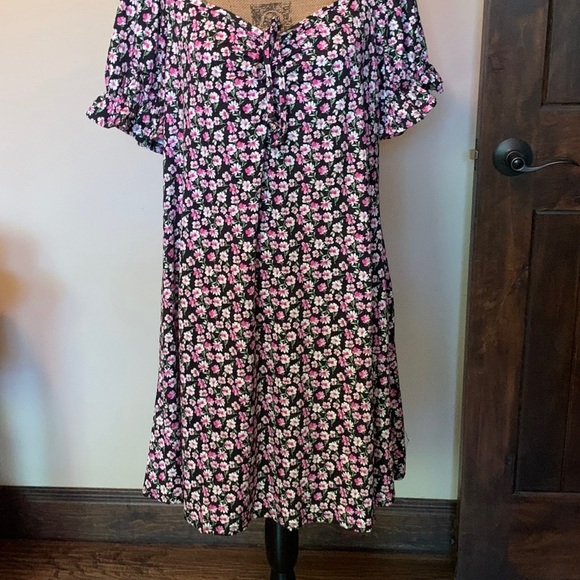 LAST ONE! Darling floral dress-New with tag! - Picture 5 of 5
